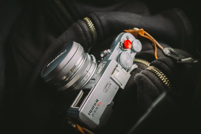 photographer-lens-analog-camera-fujifilm-2